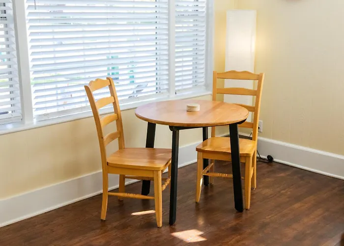 Cozy One Bedroom Unit In The Heart Of Jax Beach!