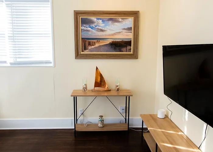 Cozy One Bedroom Unit In The Heart Of Jax Beach!