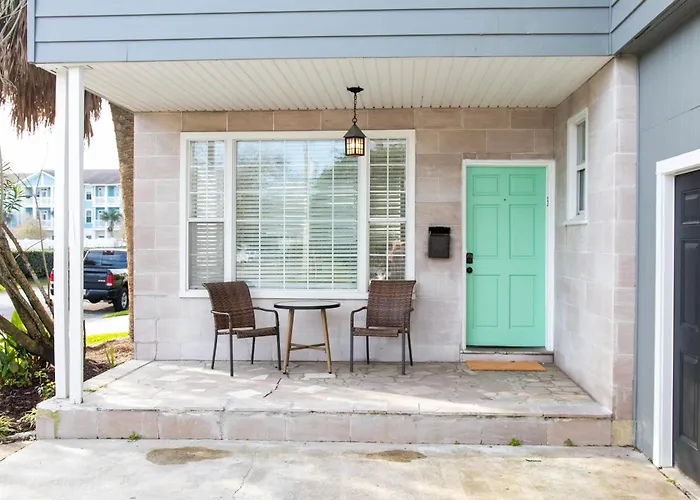 Cozy One Bedroom Unit In The Heart Of Jax Beach!